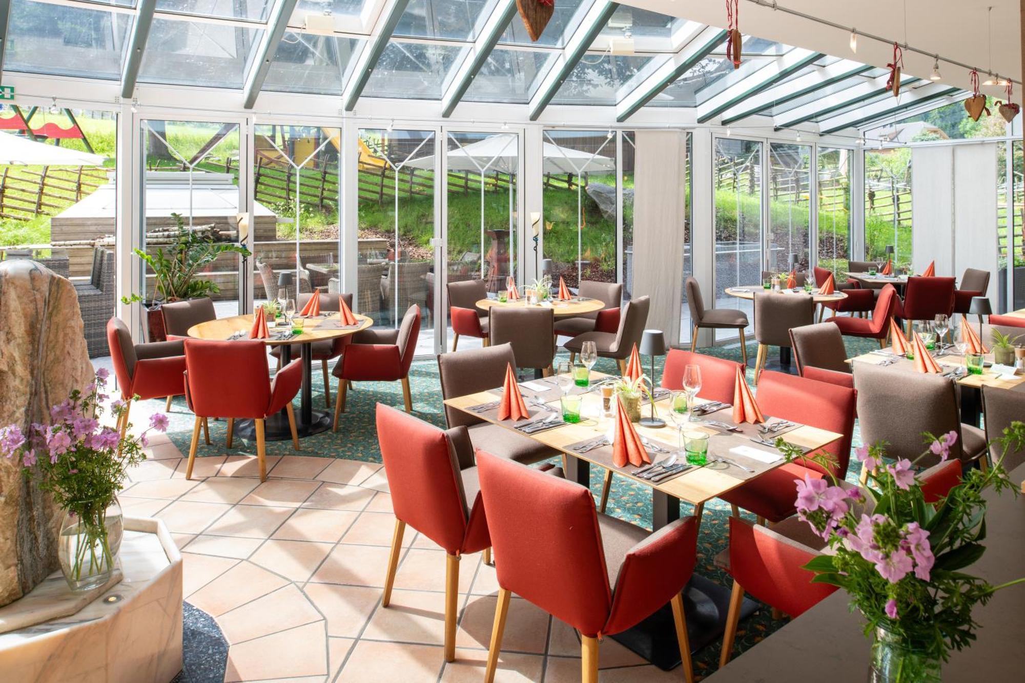 Family & Sporthotel Kaerntnerhof Бад Клайнкирххайм Екстериор снимка