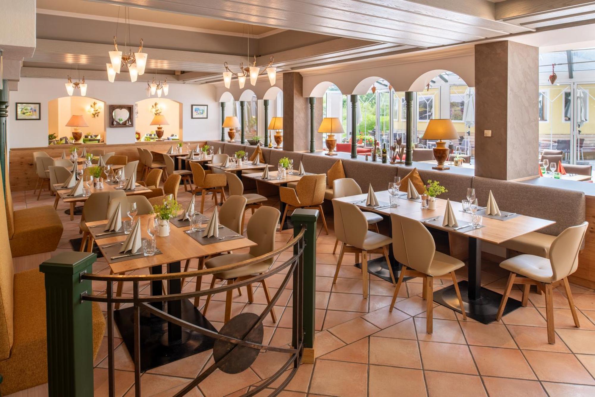 Family & Sporthotel Kaerntnerhof Бад Клайнкирххайм Екстериор снимка