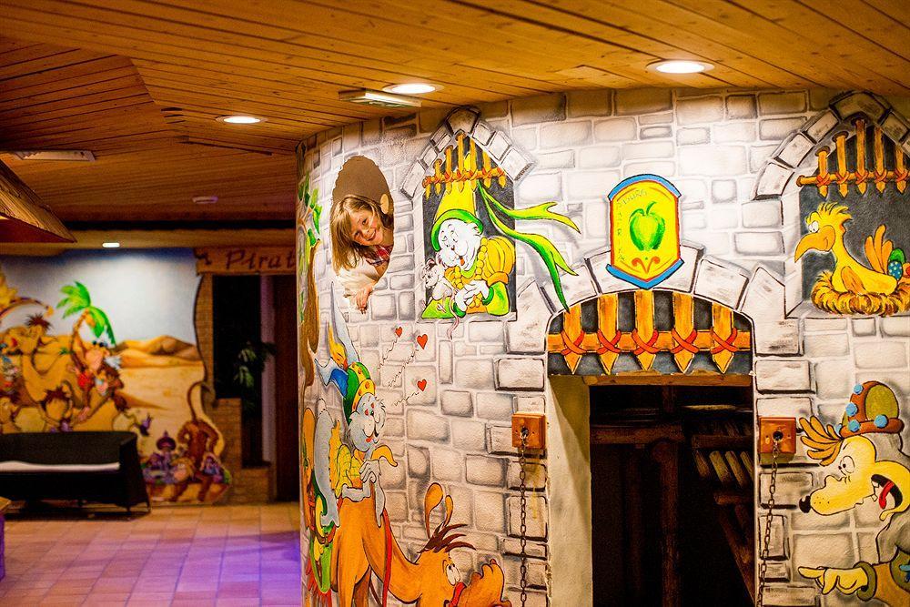 Family & Sporthotel Kaerntnerhof Бад Клайнкирххайм Екстериор снимка