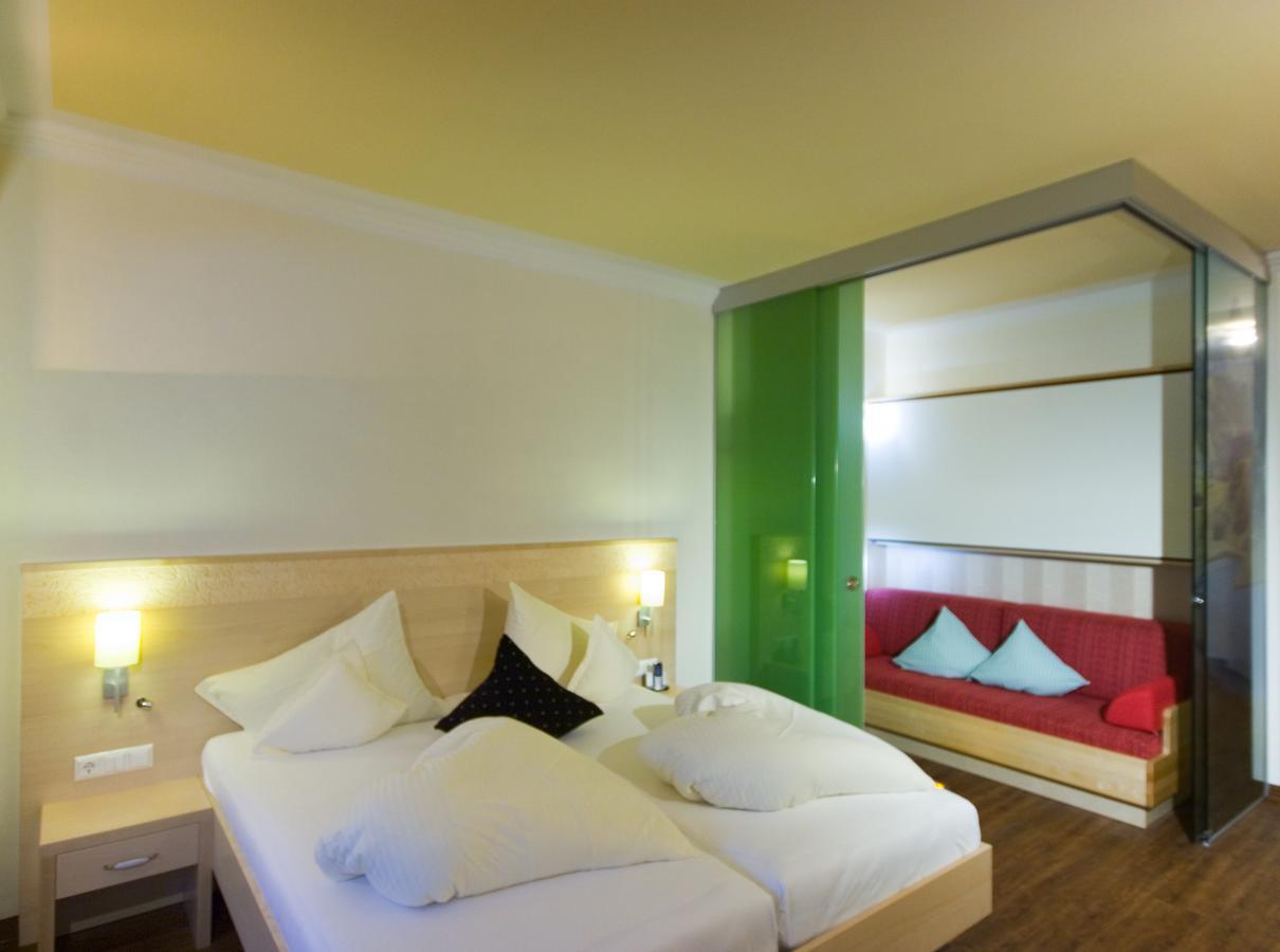 Family & Sporthotel Kaerntnerhof Бад Клайнкирххайм Екстериор снимка