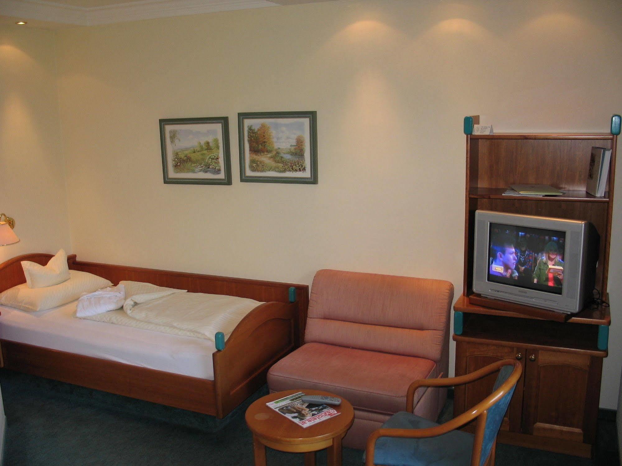 Family & Sporthotel Kaerntnerhof Бад Клайнкирххайм Екстериор снимка