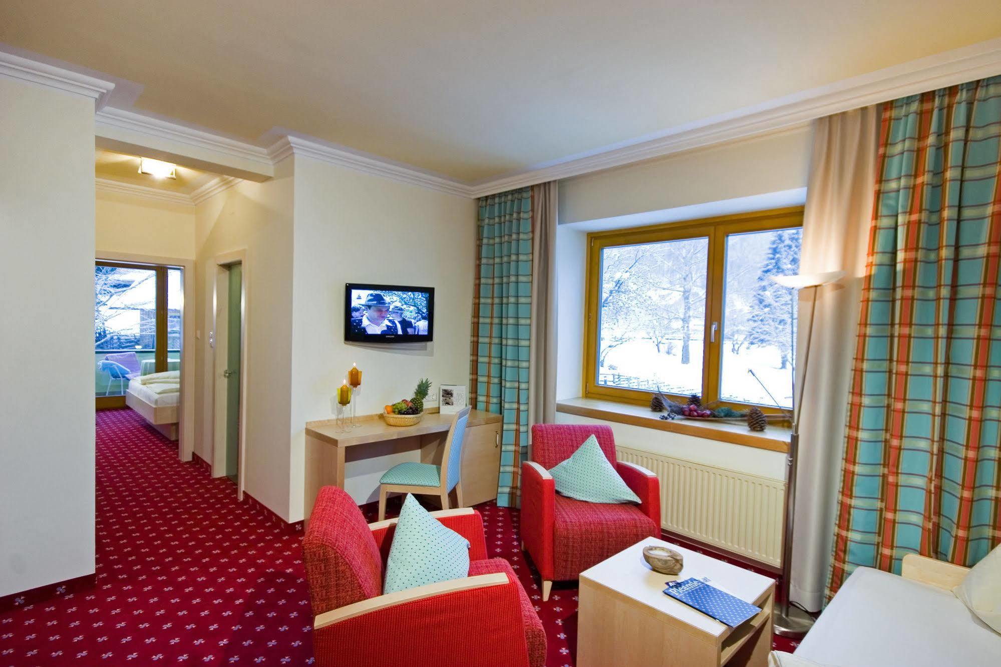 Family & Sporthotel Kaerntnerhof Бад Клайнкирххайм Екстериор снимка