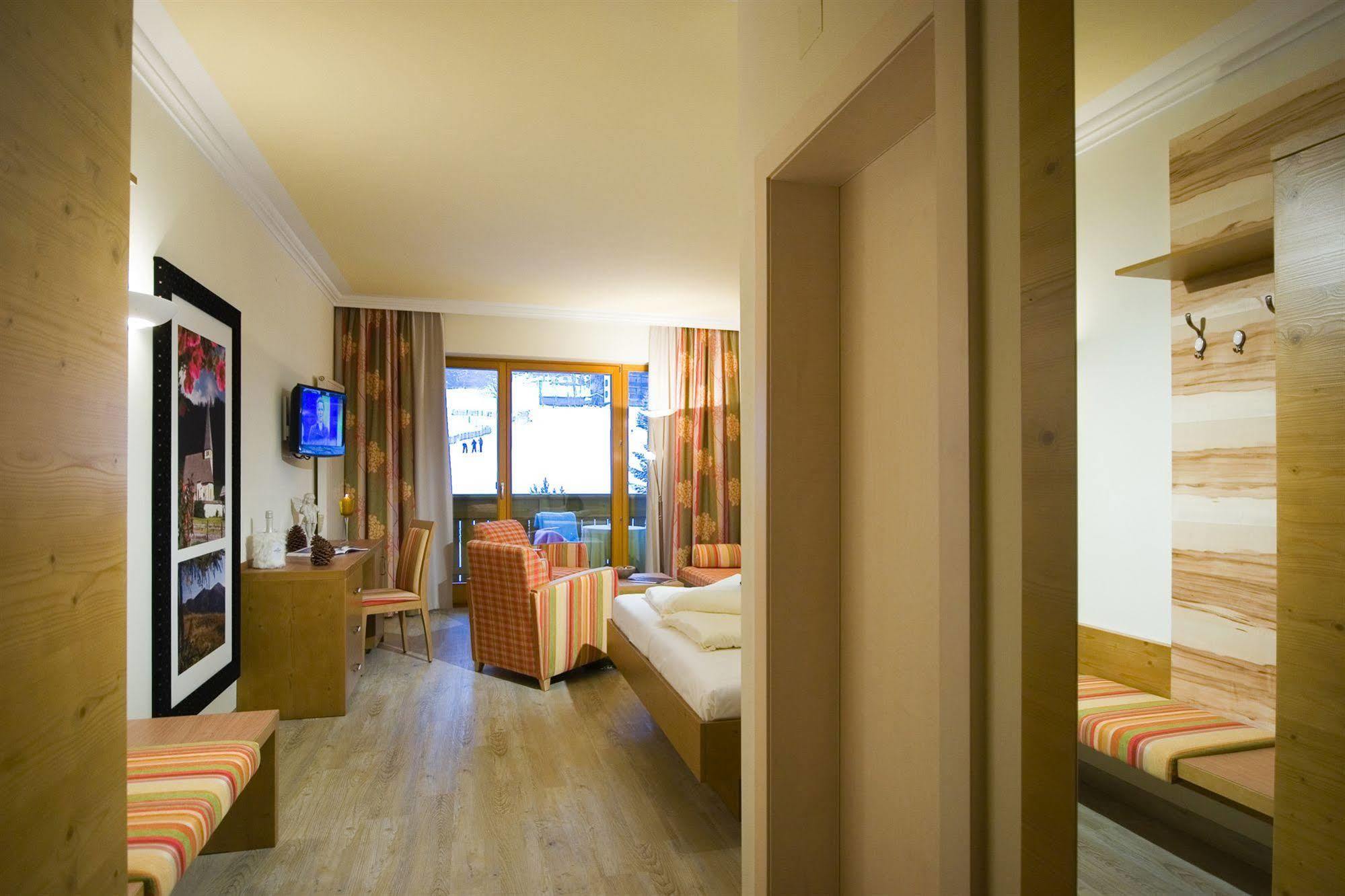 Family & Sporthotel Kaerntnerhof Бад Клайнкирххайм Екстериор снимка