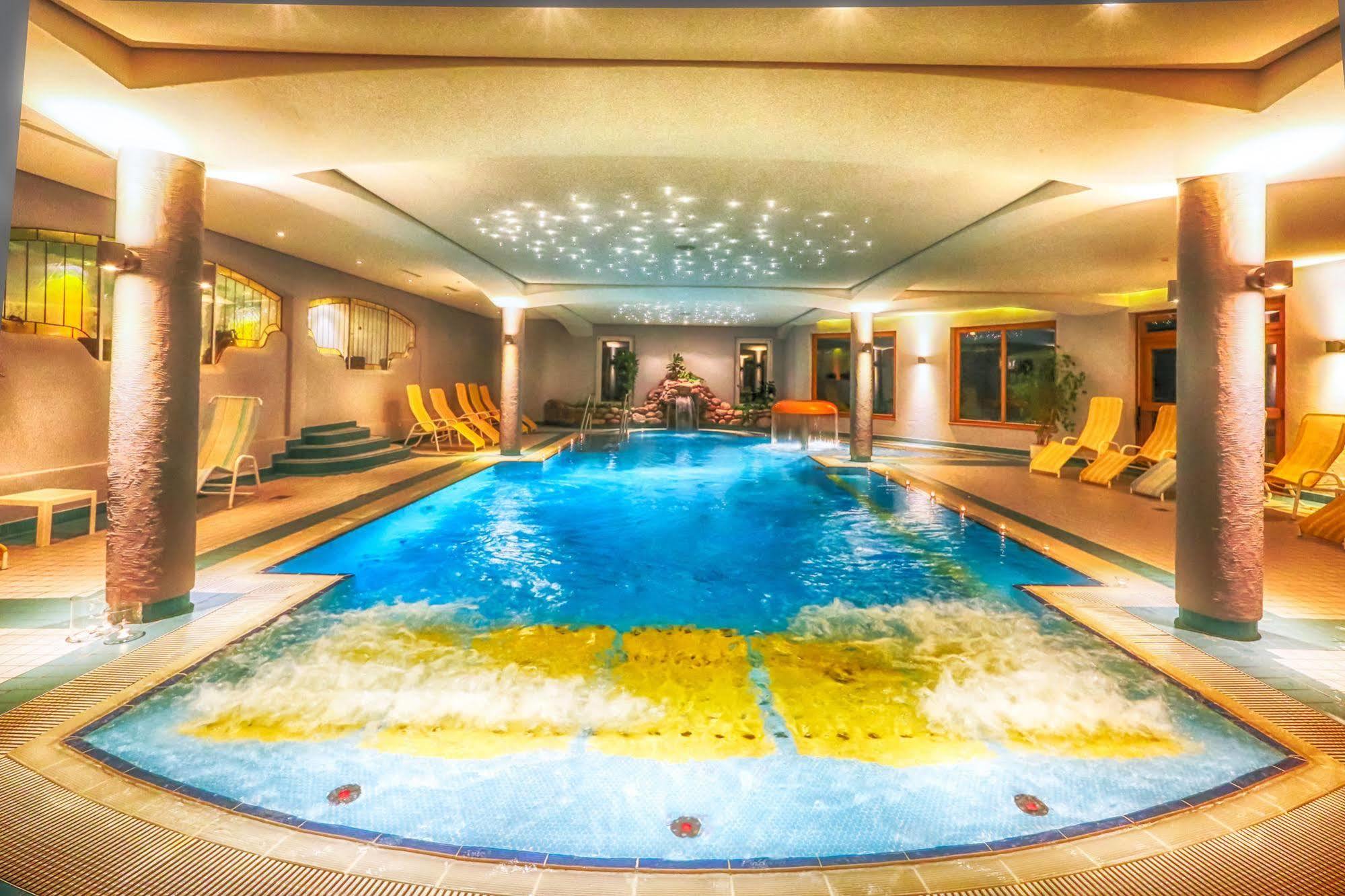 Family & Sporthotel Kaerntnerhof Бад Клайнкирххайм Екстериор снимка